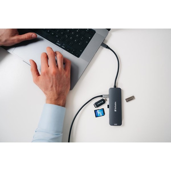 resimler/genel/VERBATIM CMH-08 USB-C Pro Çok Bağlantı Noktalı Dock